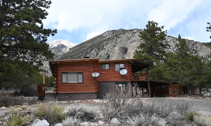 Nathrop Cabin | Newly remodeled Double Love Log Cabin