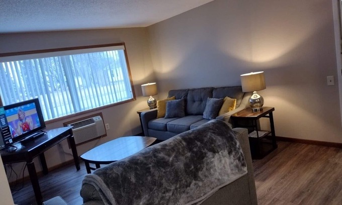 Laurel Apartment | Newly Remodeled Fully Furnished Apartment Laurel