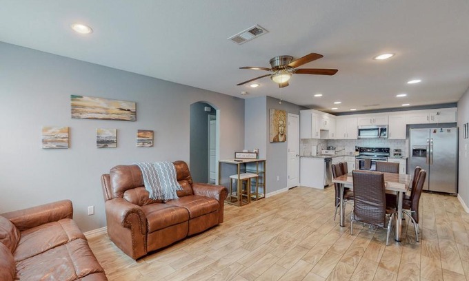 Dallas House | Newly remodeled home 15 mins from downtown & bishop arts