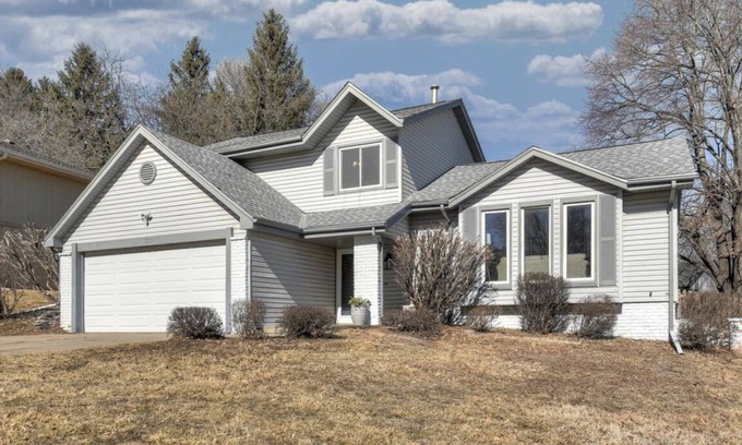 West Omaha House | Newly Remodeled Home - 20 minutes from anywhere in Omaha!