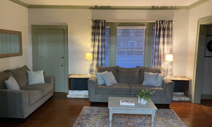 Dalton House | Newly Remodeled Home in Dalton’s Historic District -5mins from I-75