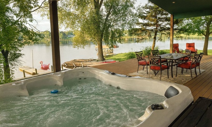 Nashua House | NEWLY REMODELED HOME ON CEDAR LAKE WITH 8-PERSON HOT TUB & PRIVATE BEACH AREA