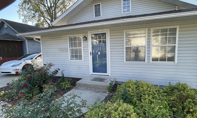 Huron House | Newly remodeled in 2021. Cedar Point, beach access, park, fishing & more!