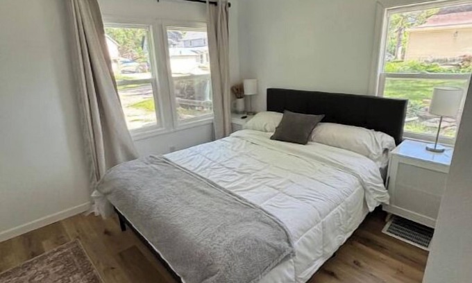 Clear Lake Cottage | Newly Remodeled Modern Cottage w/2 bedrooms, Wi-Fi, AC in peaceful Clear Lake