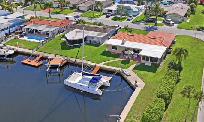 Flor-a-mar House | Newly REMODELED WATERFRONT home close to shops, beaches and FLORIDA ATTRACTIONS