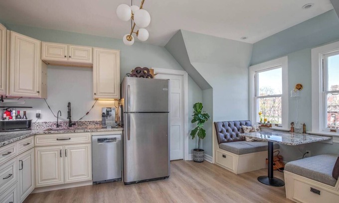 St. Louis Apartment | Newly remodeled, well-equipped 3 bed/2 bath in a historical neighborhood.