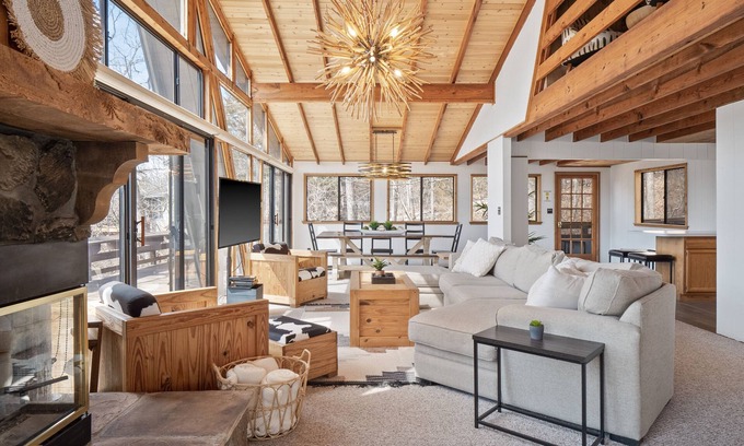 Innsbrook Ski Chalet | Newly Remodeled - Whitetail Lakeside Retreat