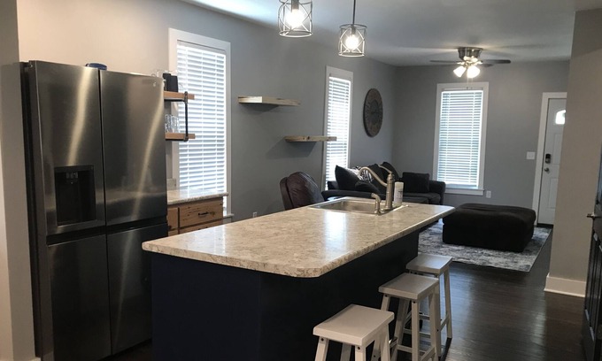 Avilla House | Newly Remolded Cute and clean Home on Main Street