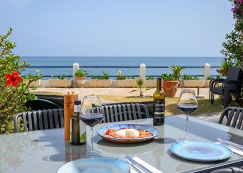 Sitio de Calahonda Apartment | Newly Renovated 2 Bedroom Beachfront House