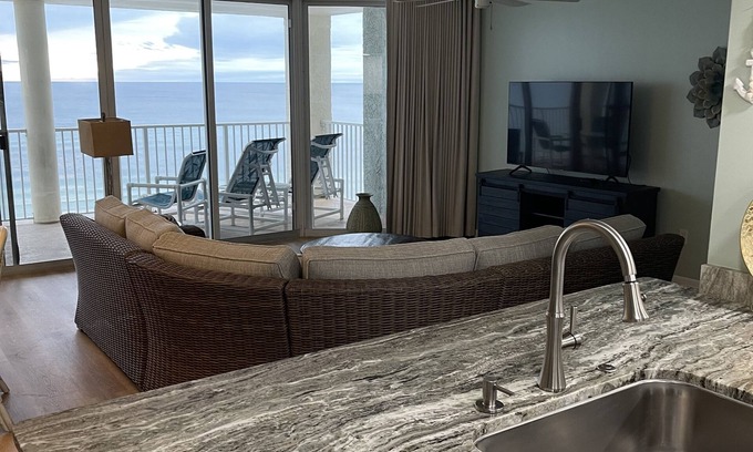 Long Beach Condo | NEWLY RENOVATED IN 2021 2 BEDROOM BEACHFRONT CONDO