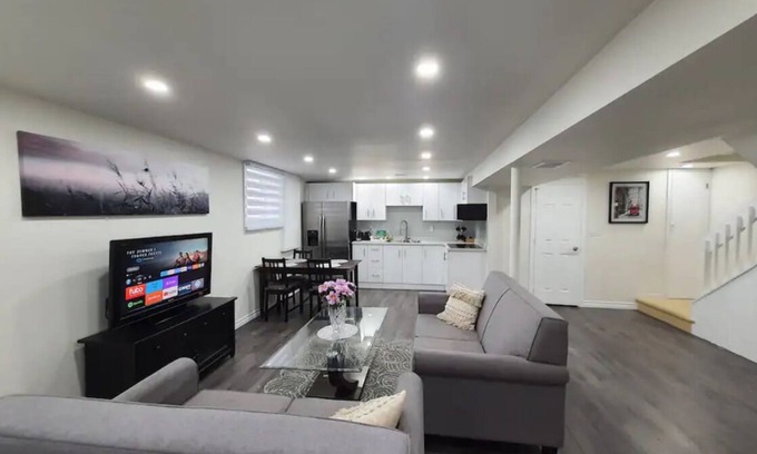 Markham House | Newly renovated 2 Bedroom 2 Bathroom unit