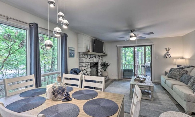 Mount Ida Condo | Newly Renovated 2-Bedroom Condo at Beautiful Lake Ouachita-Mountain Harbor