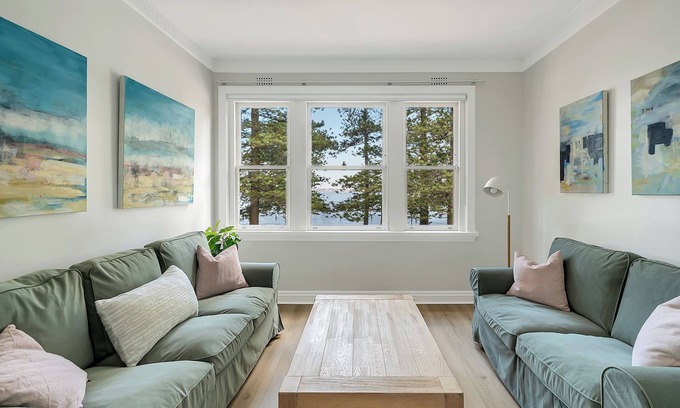 Manly Apartment | Newly Renovated 2 Bedroom Art Deco on The Harbourfront