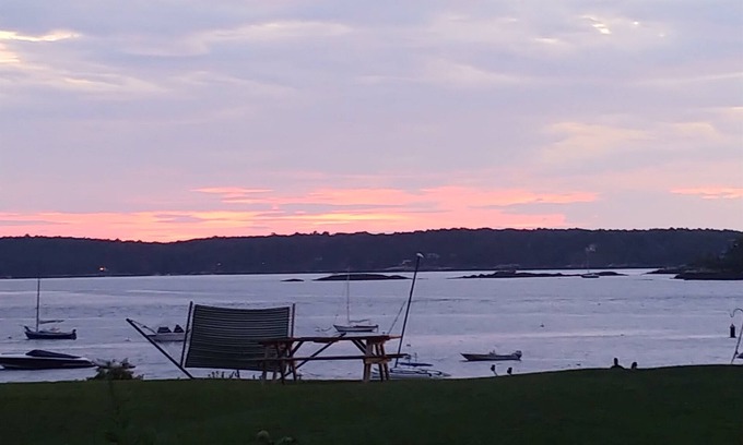 Pemaquid Beach Apartment | Newly Renovated 2 BR 1 BA walking distance to Pemaquid Beaches