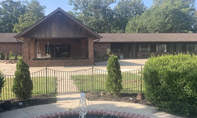 Wappapello House | Newly renovated 2 Queen Rm w/high speed internet