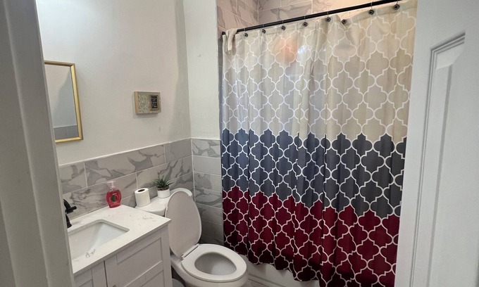 Ampere House | Newly renovated 3-bedroom apt fully furnished house with free WiFi, prime video