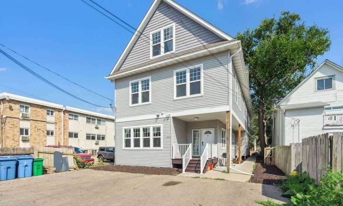 Lyn-Lake House | Newly Renovated 5BD 4BA Home near Downtown