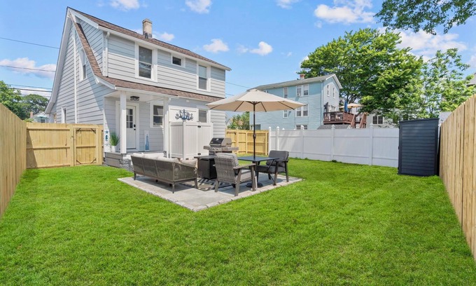 Devon House | Newly renovated beach house!