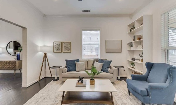 Kessler House | Newly Renovated Bishop Arts Home