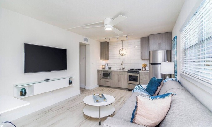 Winslow Reserve Apartment | NEWLY Renovated Boutique, Modern Apt by the Beach! - Unit G