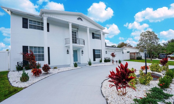 Survey Creek House | Newly Renovated Coconut Creek Home with Pool & Billiards