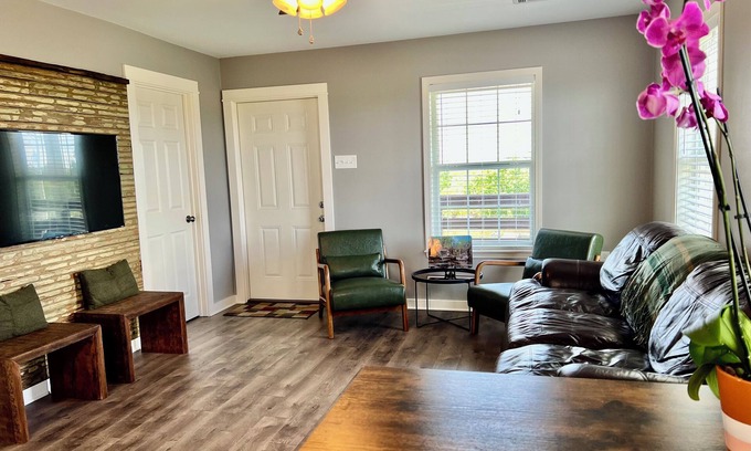 Delacroix House | NEWLY renovated cozy 2-bedroom house located in sportsman’s paradise.