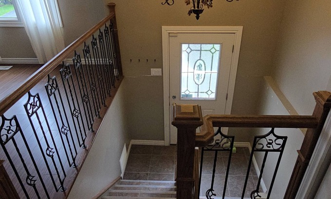 Sudbury Apartment | Newly renovated 3 bedrooms and 1 bathrooms. Located in the prime location.
