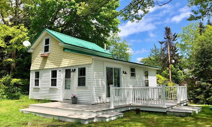 Mid-Coast and Islands Cottage | Newly Renovated Cottage in the Village area of Orr`s Island near the Scenic Cribstone Bridge