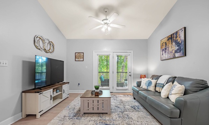 Foley Condo | Newly Renovated Condo Minutes from The Beach, OWA Water Park and Tanger Outlets