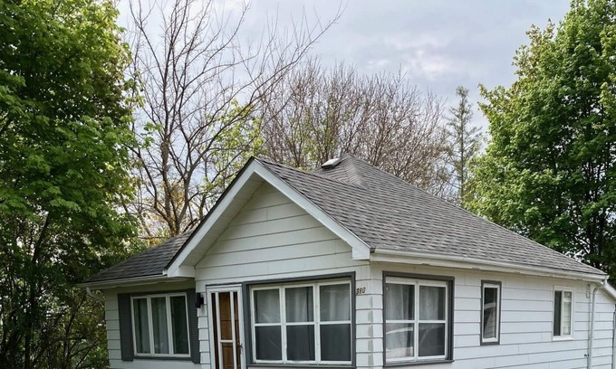 Port Elgin Cottage | Newly Renovated Cottage Between Port Elgins Main Beach and Downtown Core