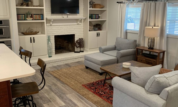 Pope House | Newly Renovated, Cozy 3 Bedroom Home - 5 minutes from Enid Lake