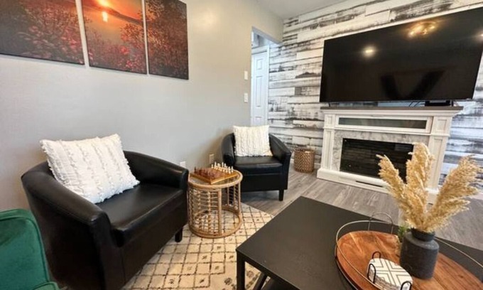 Sylva House | Newly Renovated Cozy home - 2min walk to Tuckasegee River