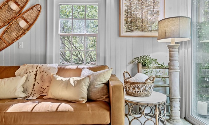 Mirror Lake Cottage | Newly Renovated Cozy Cottage in Highlands