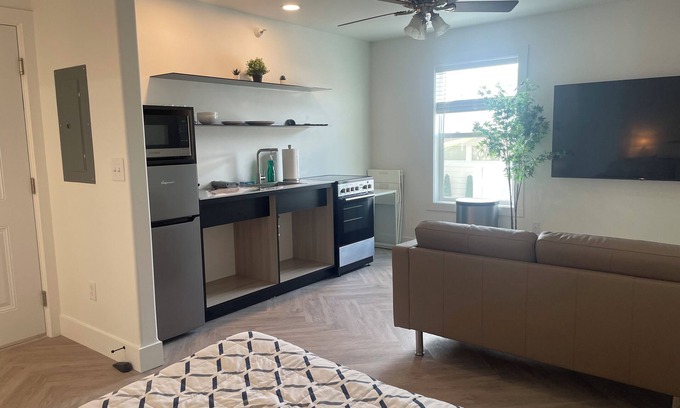 Downtown Omaha Apartment | Newly Renovated Custom Modern Downtown Apartment