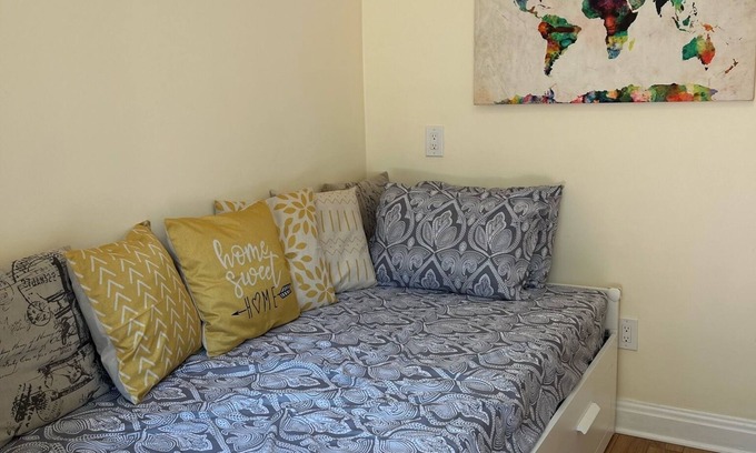 Six Points House | Newly Renovated Etobicoke 3BR/2Bath Urban Oasis w/Patio