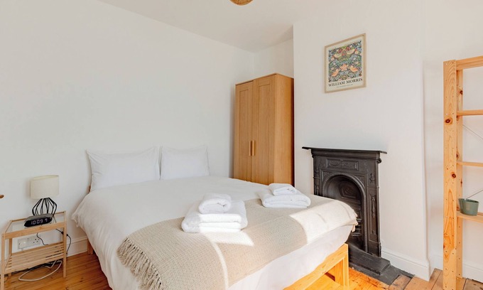 Stratford House | Newly Renovated 3BD Period Home in Stratford