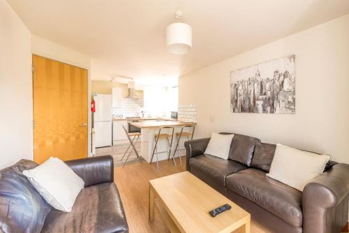 Cotham Apartment | Newly Renovated Hampton 1 by Prescott Apartments