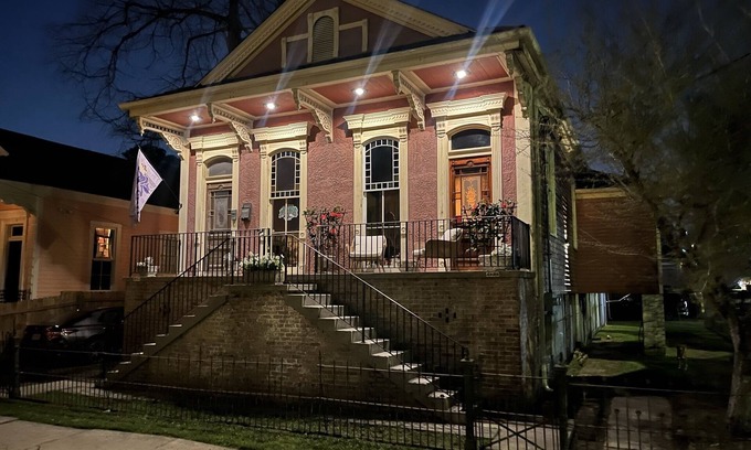 Uptown Historic District House | Newly Renovated Historic Uptown Unit