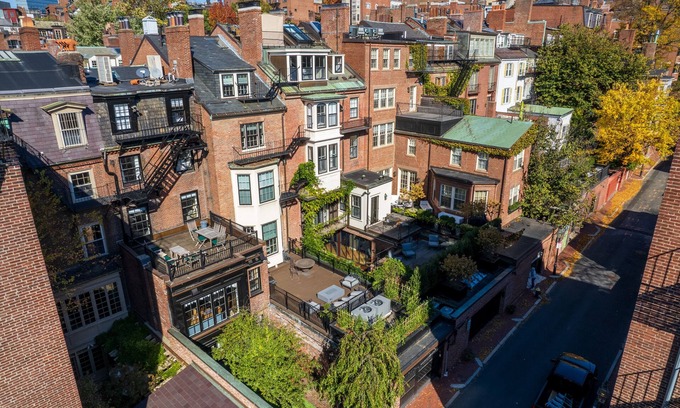 Boston House | Newly renovated historic home in Beacon Hill