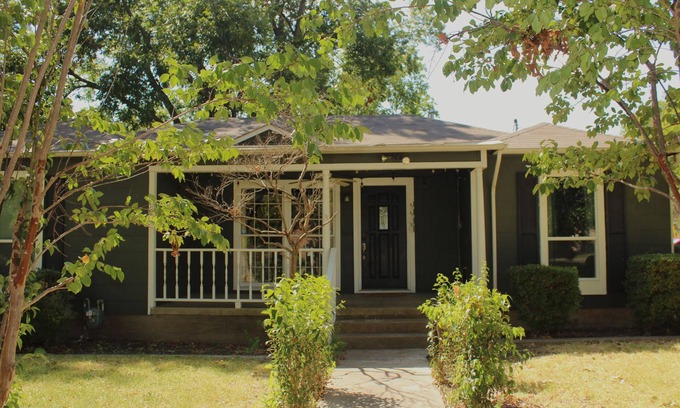 Temple House | Newly Renovated Historic Gem - 10 Minutes from Scott & White Medical Center