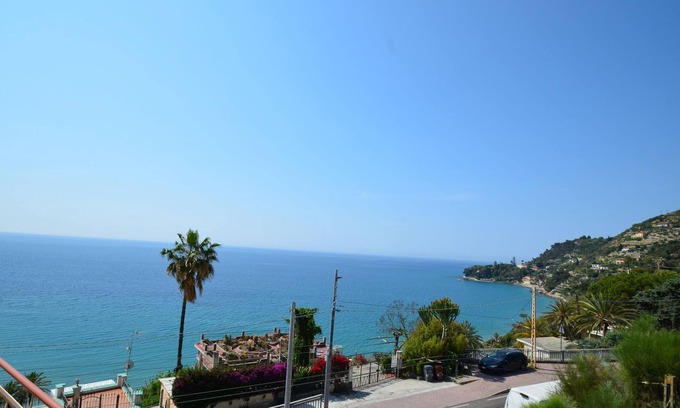 Bordighera Apartment | Newly renovated holiday flat directly on the beach