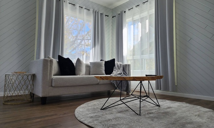Cochrane House | Newly renovated home in the heart of Cochrane close to lake and downtown