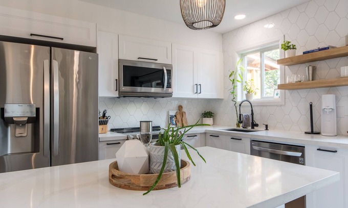 Old East York House | Newly renovated home steps to transit, 10mins to beach & 25mins to downtown