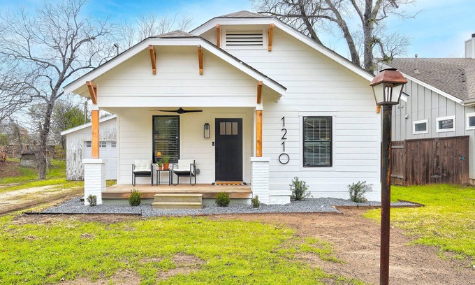 Georgetown House | Newly renovated home in Historic Downtown Georgetown!