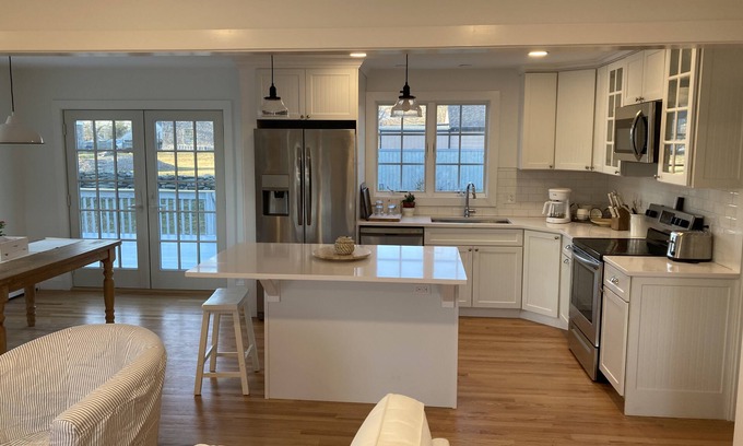 Easton's Point House | Newly Renovated in walking distance to two of Newport’s best beaches!
