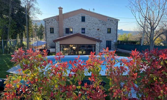 Montegrimano House | Newly renovated Italian villa with external hot tub and heated swimming pool