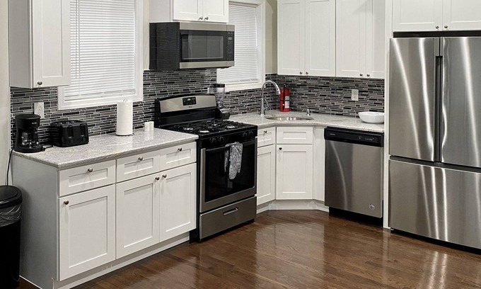 Roselle Apartment | NEWLY RENOVATED PEACEFUL SPACE. 15MINS FROM EWR.