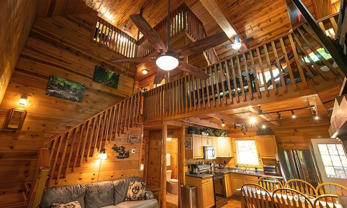 Stanton Cabin | Newly renovated, Scenic Hilltop Cabin near Natural Bridge State Park