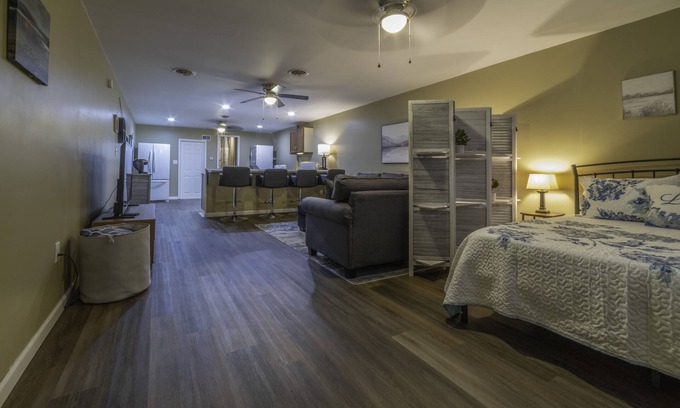 Hermitage Apartment | Newly renovated studio apartment! Close to Buhl Park and Shenago Reservoir Lake