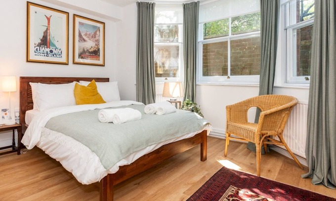 Reading Apartment | Newly Renovated Studio Quiet Location Free Parking | Pass the Keys